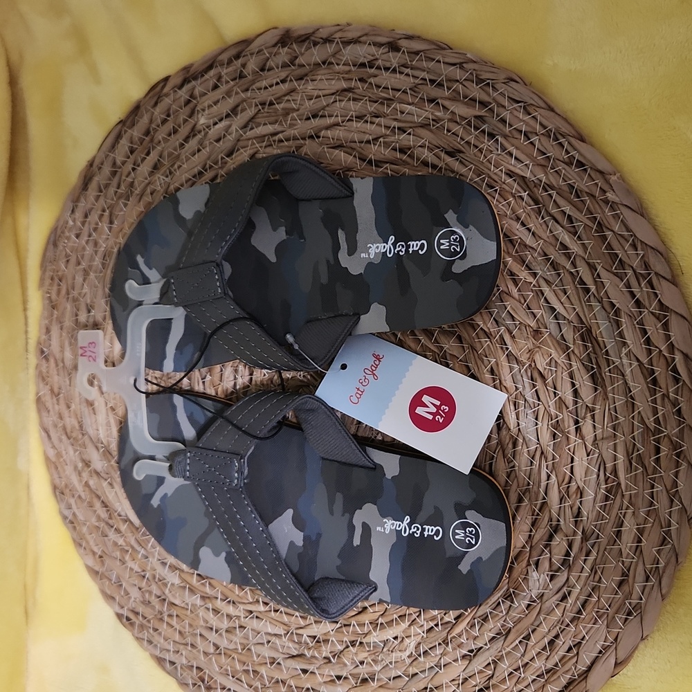 Camo flip flops